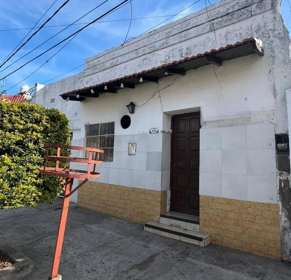 CASA EN VENTA A RESTAURAR O DEMOLER 2