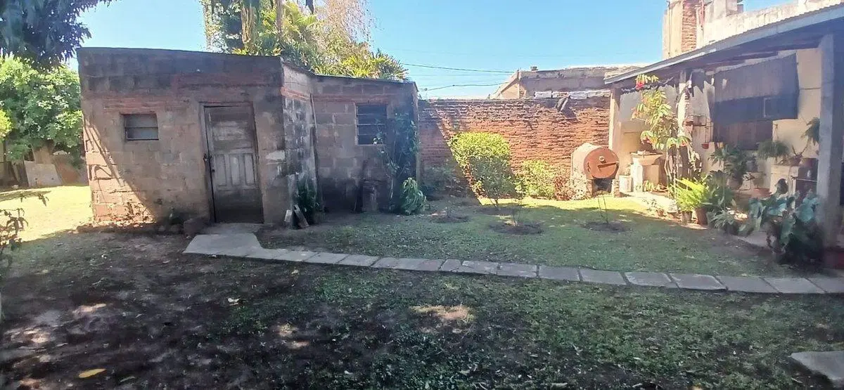 CASA EN VENTA DE 5 AMBIENTES EN BELLA VISTA CTES 4