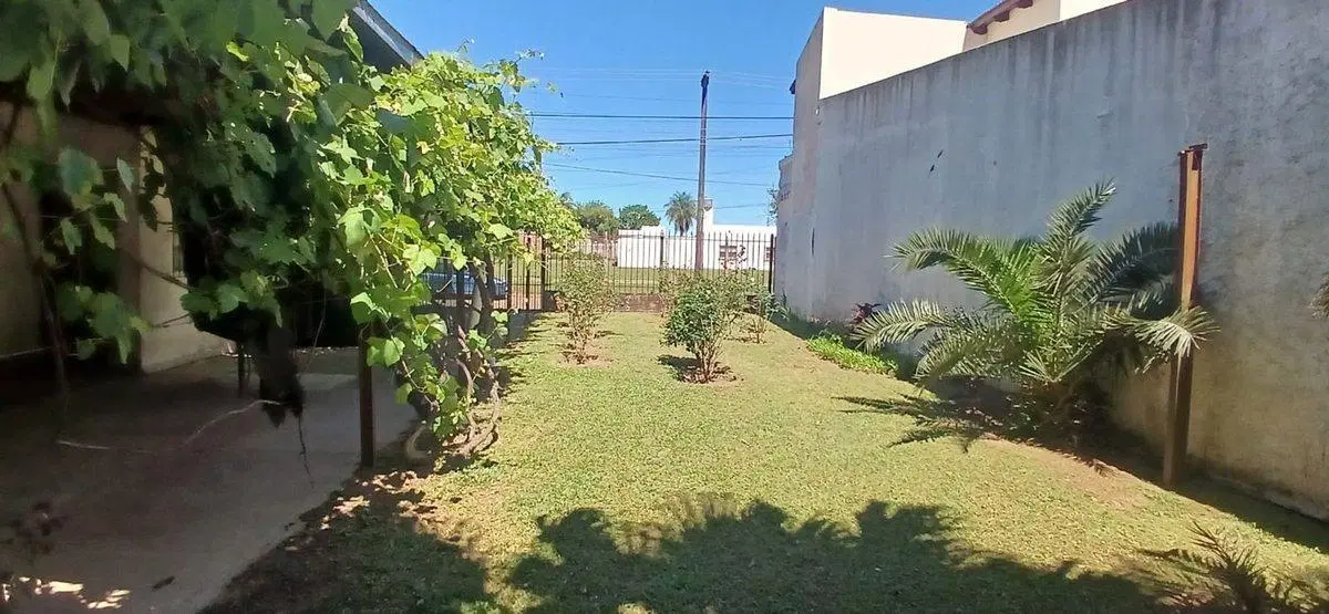 CASA EN VENTA DE 5 AMBIENTES EN BELLA VISTA CTES 5