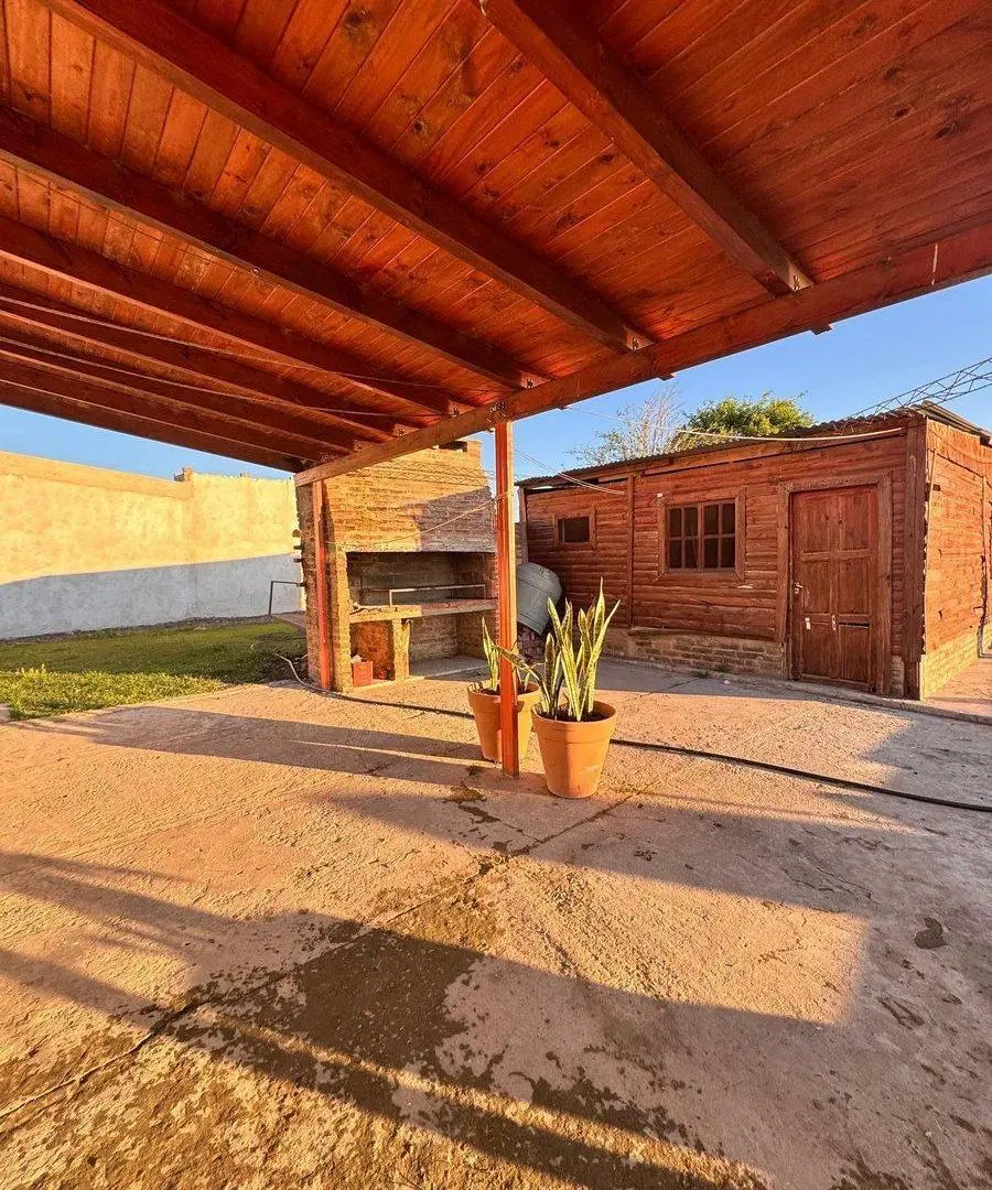 CASA EN VENTA FRENTE AL RIO 5