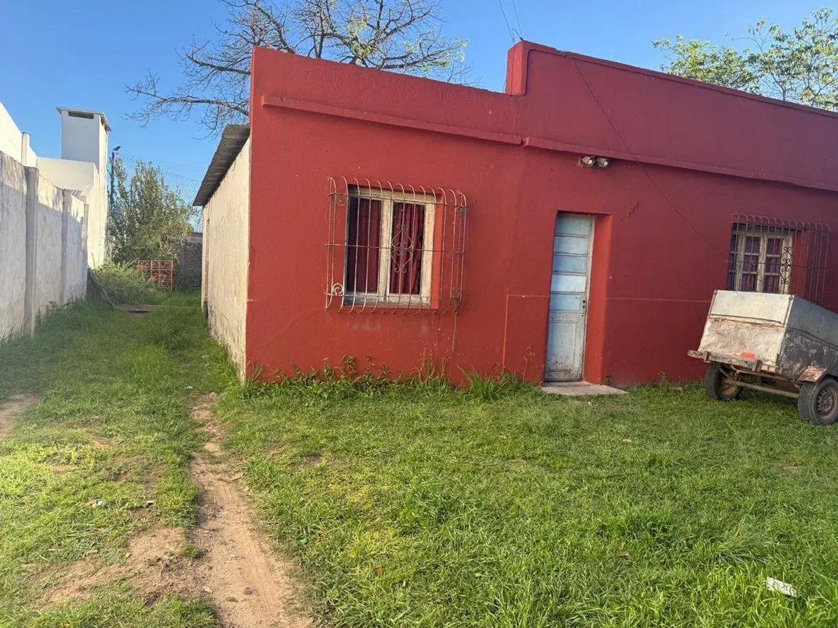 CASA EN VENTA A RESTAURAR EN GOYA CORRIENTES 3