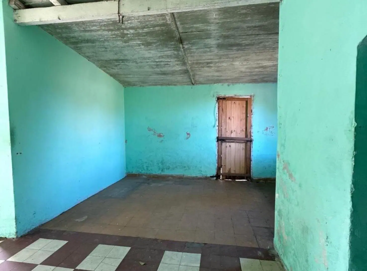 CASA EN VENTA A RESTAURAR EN GOYA CORRIENTES 4