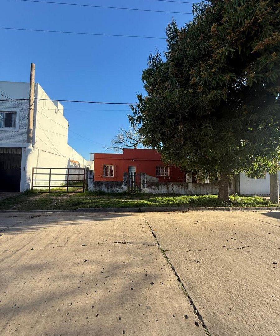 CASA EN VENTA A RESTAURAR EN GOYA CORRIENTES