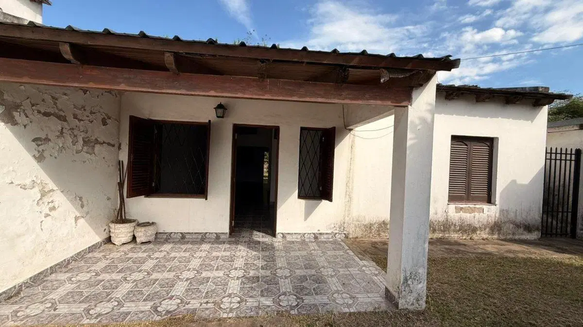 CASA EN VENTA 4 AMBIENTES JUAN. D. PERON GOYA CTES 5