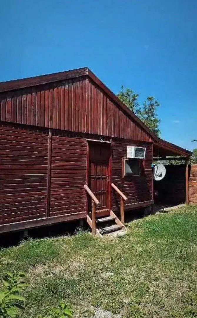 CABAÑA EN VENTA, SOBRE RUTA 27 4