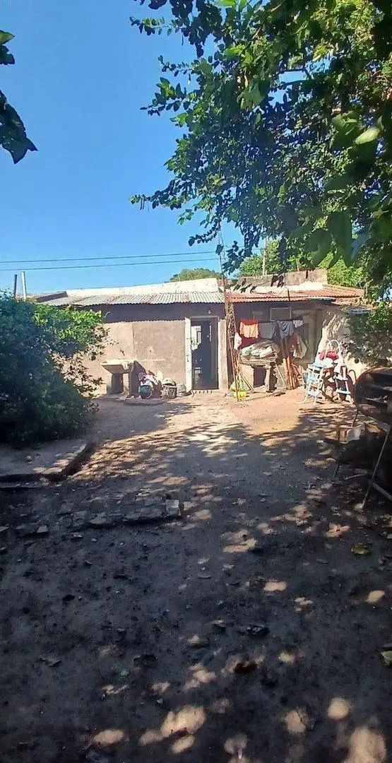 CASA DE 4 AMBIENTES EN VENTA, GOYA CORRIENTES 8