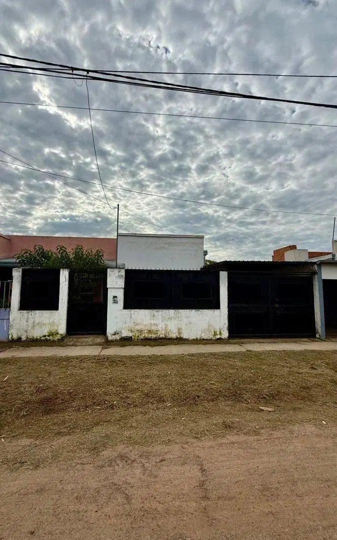 CASA 3 AMBIENTES EN VENTA B AEROCLUB GOYA CTES 2