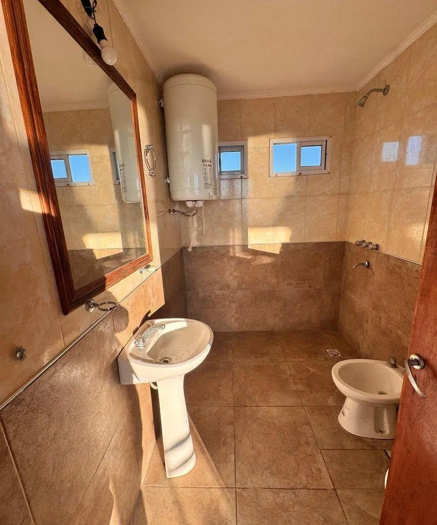 CASA EN VENTA FRENTE AL RIO 5