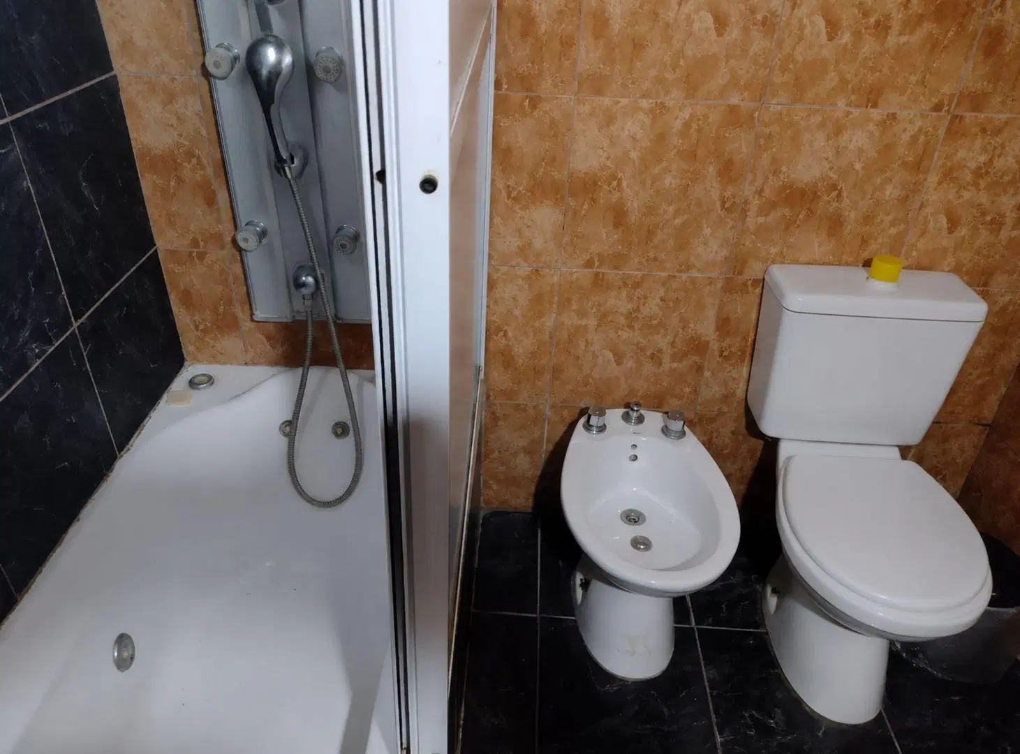 CASA CON QUINCHO Y PILETA a mts de Posada Hambarè 8