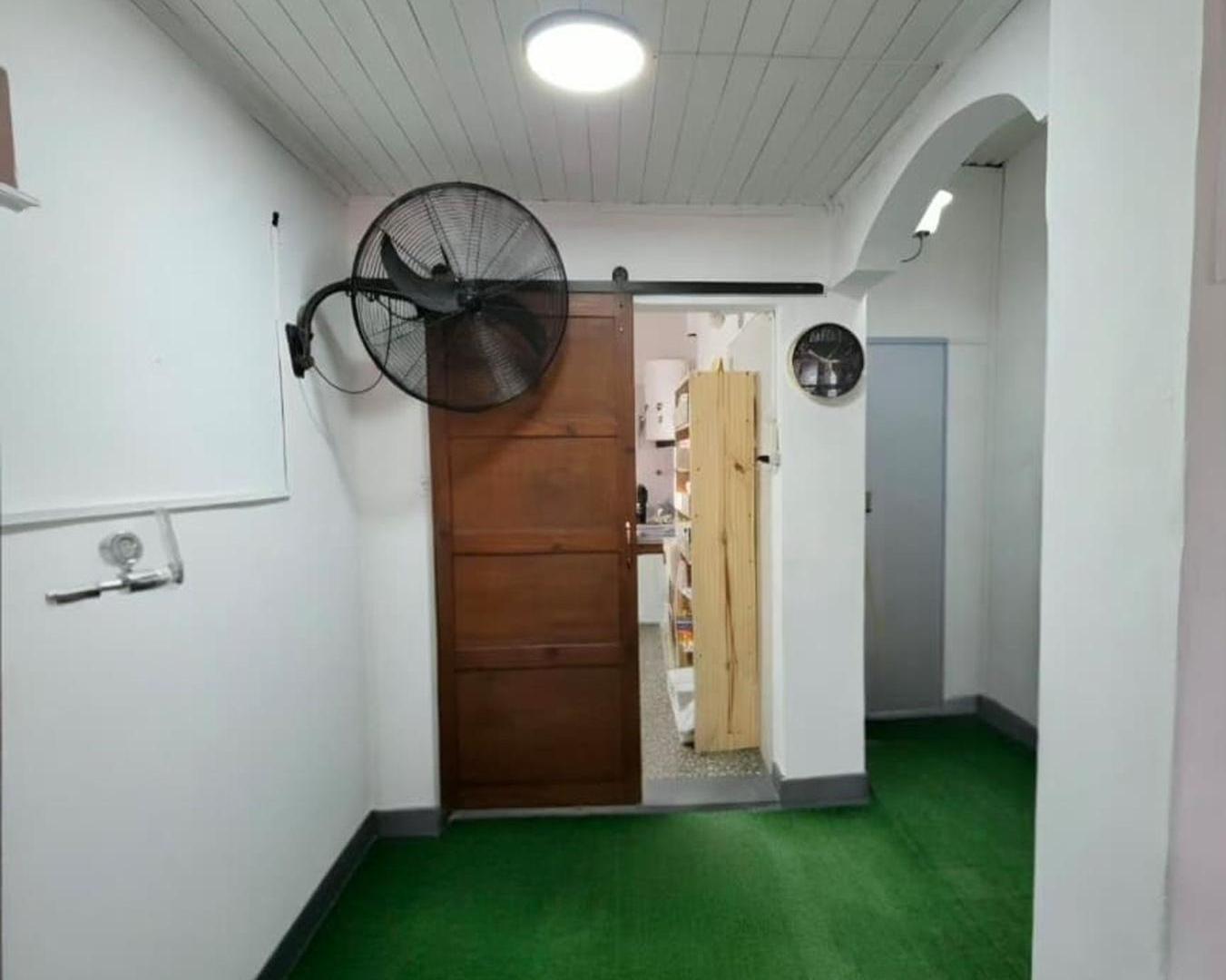 Foto de VENDO CASA | Ubicación privilegiada sobre Av Rolon, imagen 3