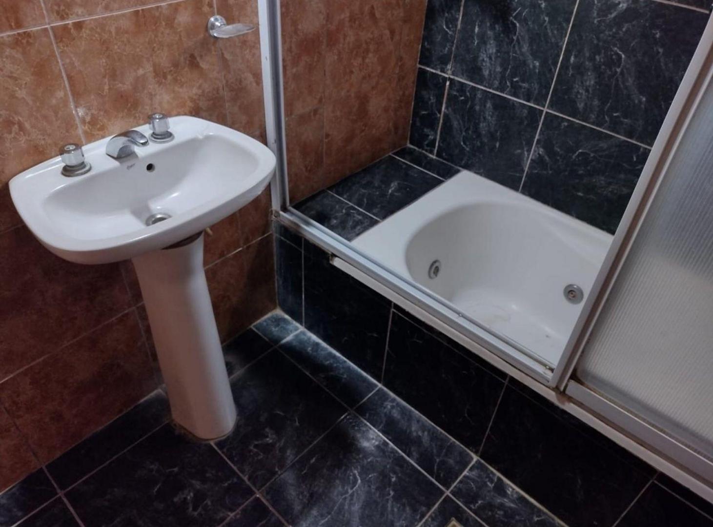 Foto de CASA CON QUINCHO Y PILETA a mts de Posada Hambarè, imagen 1