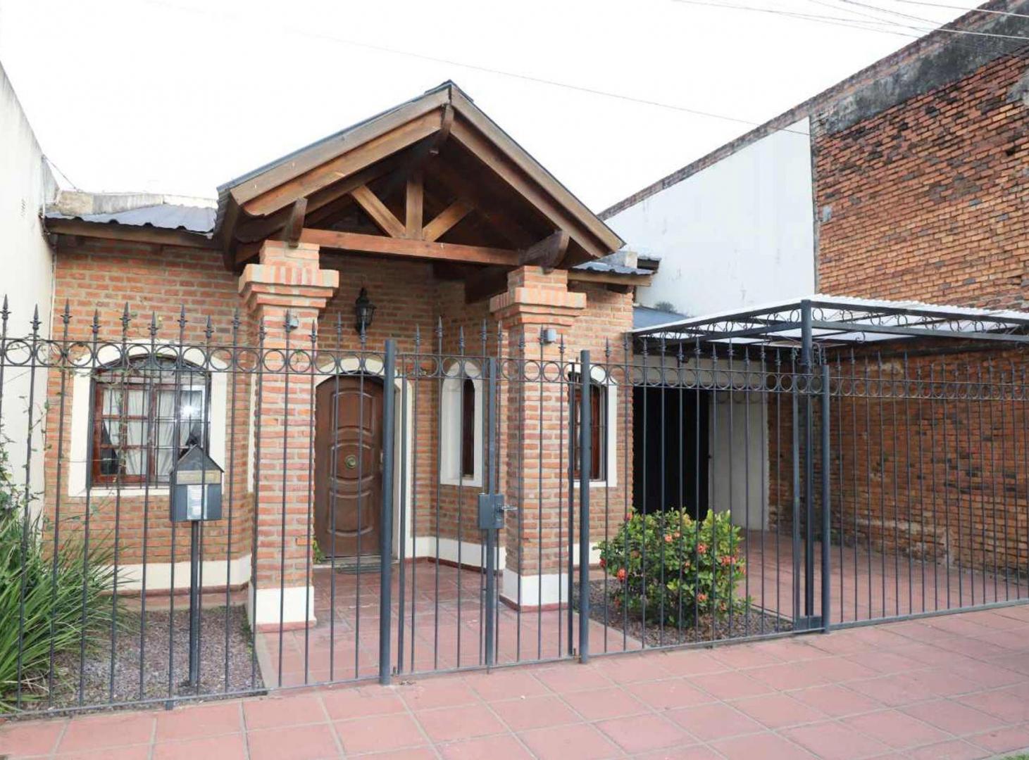Foto de ¡CASA EN VENTA, 8 AMBIENTES! BELLA VISTA CTES., imagen 2