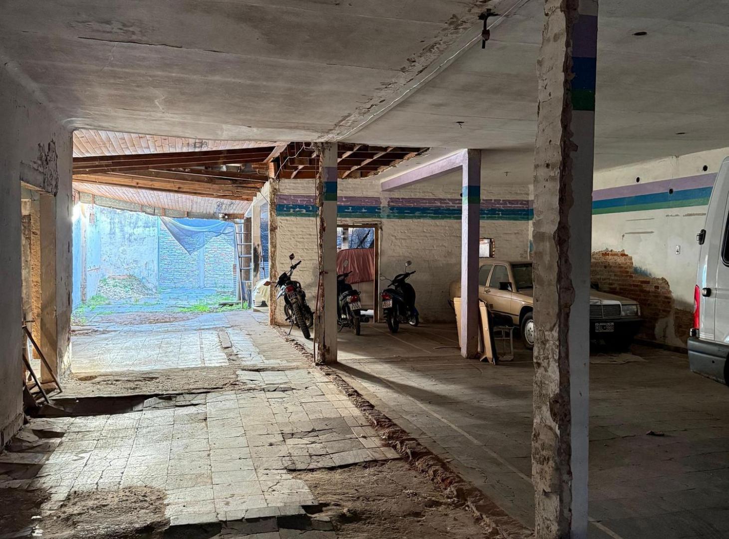 Foto de DEPOSITO A RESTAURAR EN VENTA SOBRE CALLE COLON, imagen 4