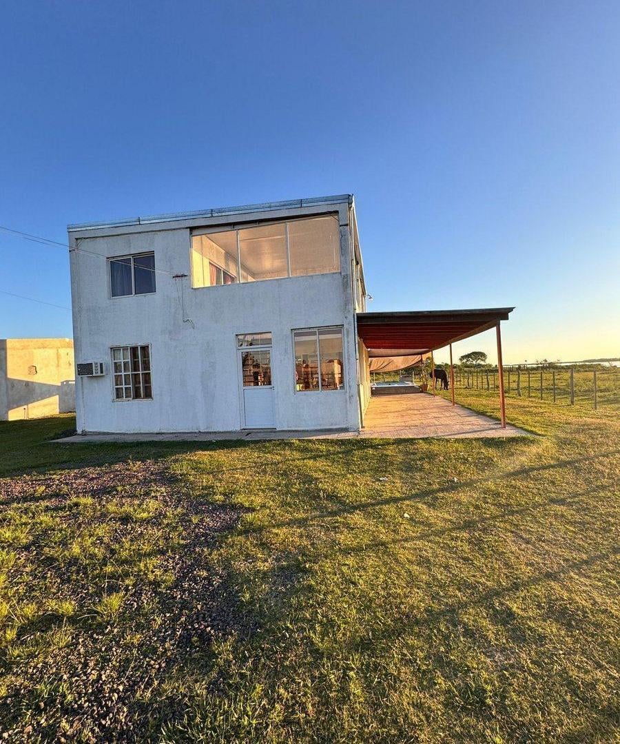 Foto de CASA EN VENTA FRENTE AL RIO, imagen 1