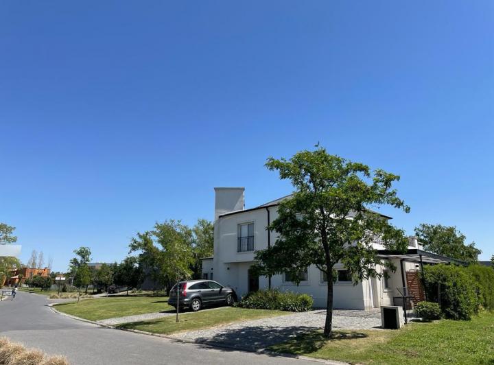 Casa  5 dormitorios con pileta y jardin ALQUILER TEMPORAL  y ANUAL | El Canton - Norte | Escobar 1
