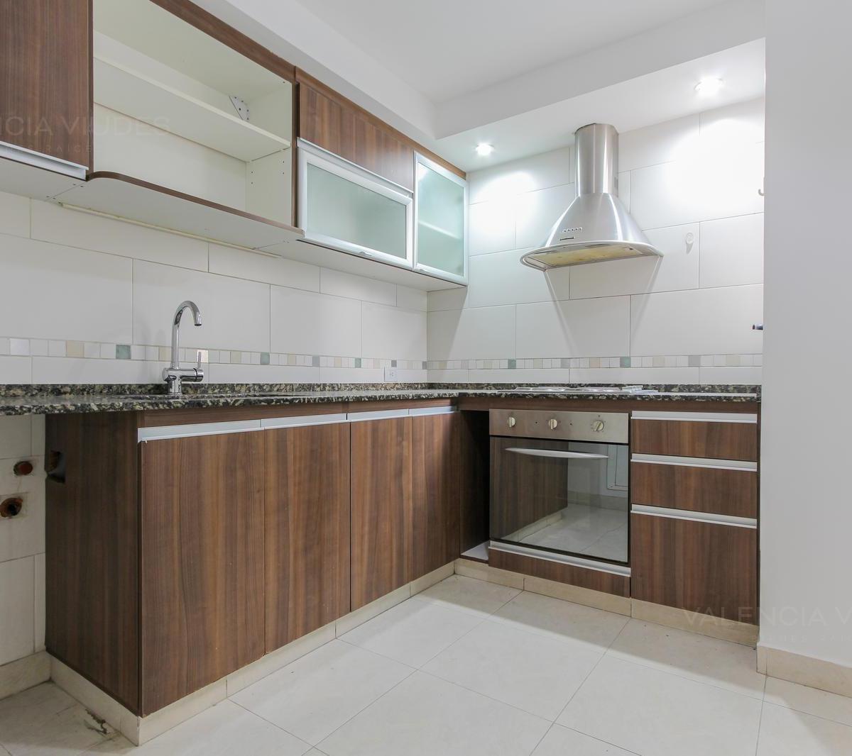 Venta Departamento 4 Ambientes con Cochera en Moron Sur 1