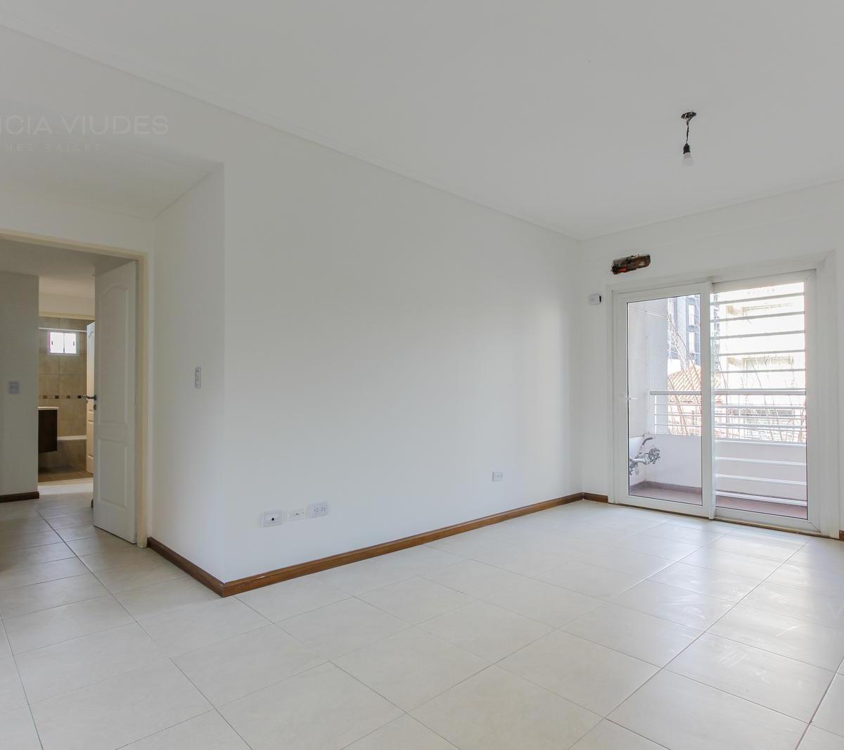 Venta Departamento 4 Ambientes con Cochera en Moron Sur 5