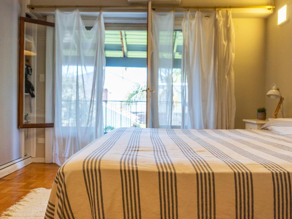 Venta de Casa 8 Ambientes en Hurlingham con Piscina y Quincho 2