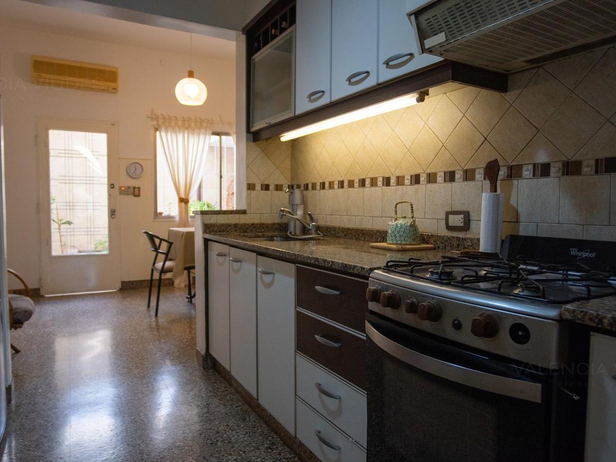 Venta de Casa 6 Ambientes con Cochera en Hedo Sur 5