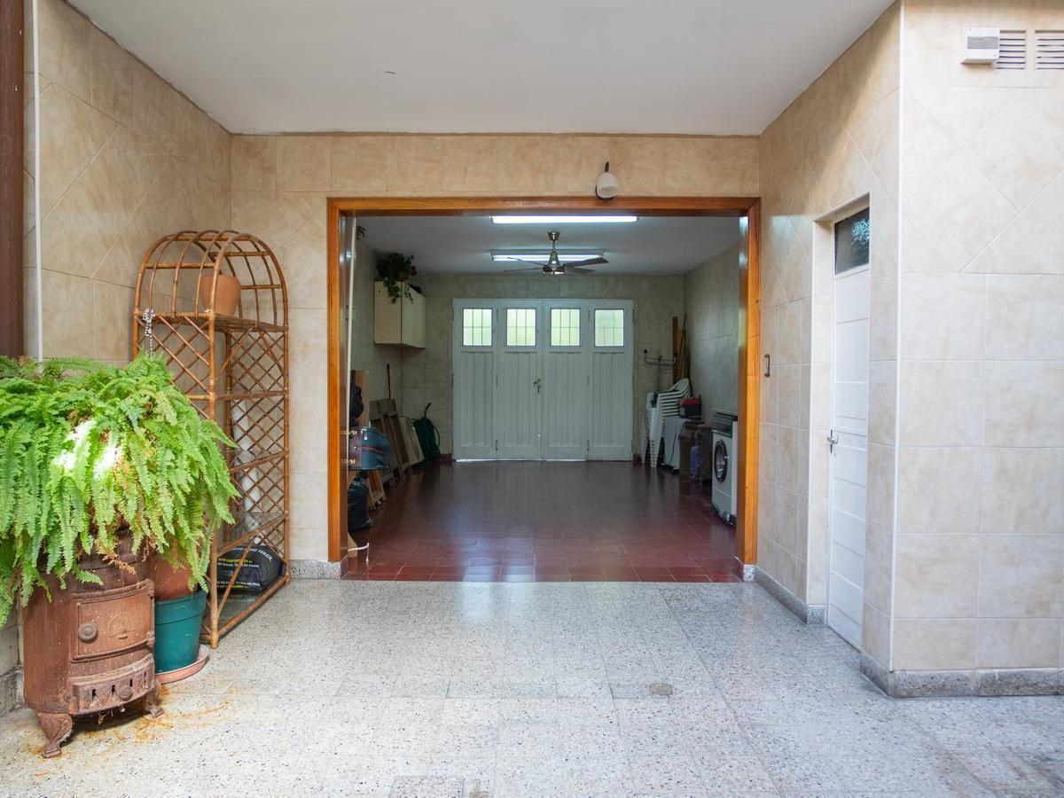 Venta de Casa 6 Ambientes con Cochera en Hedo Sur 1