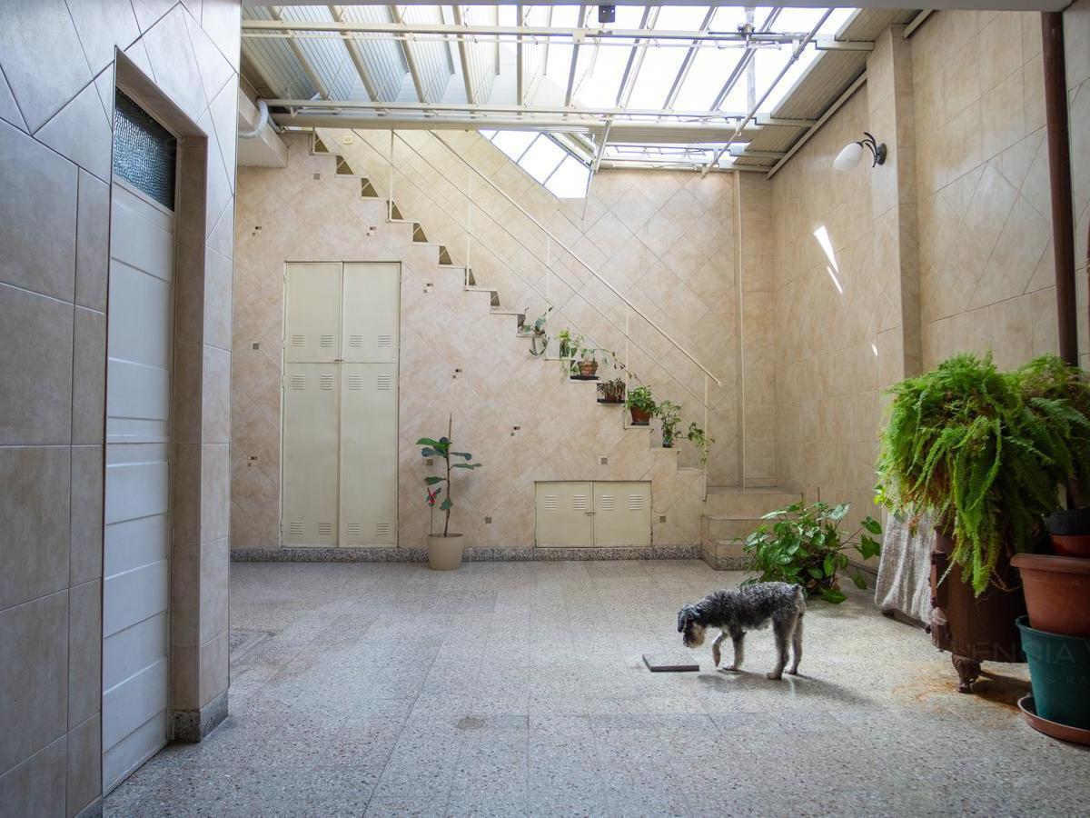 Venta de Casa 6 Ambientes con Cochera en Hedo Sur 3