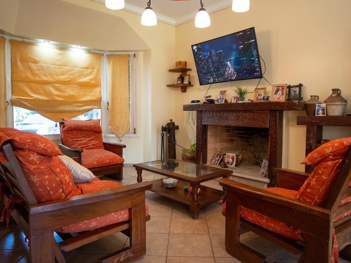 Venta de Casa 6 Ambientes con Piscina en El Casco de Moreno 1
