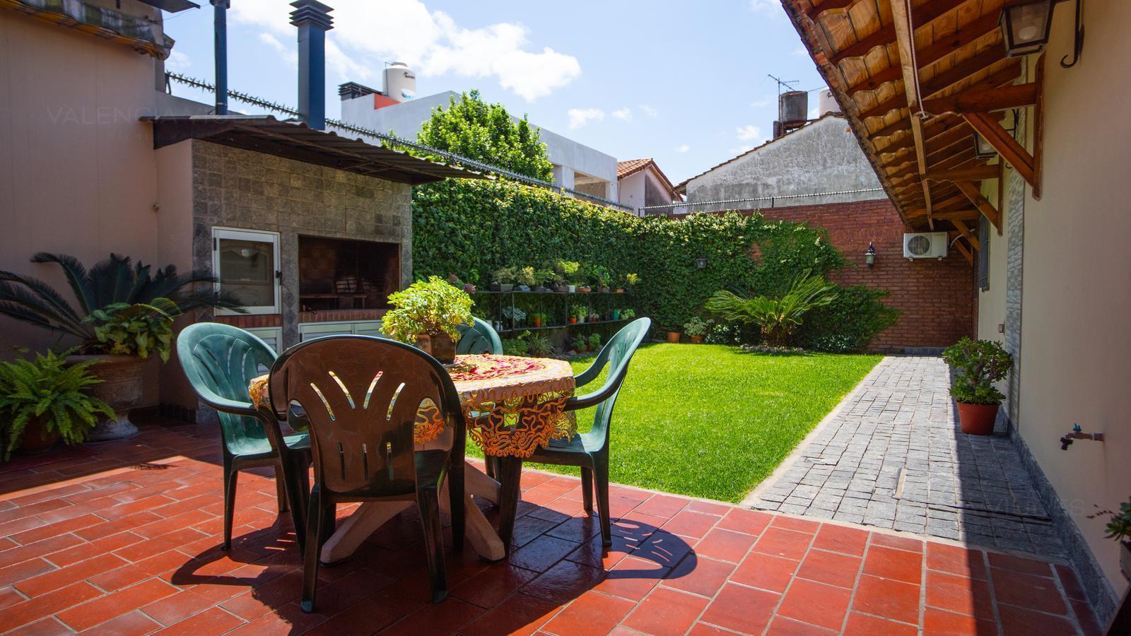 Venta de Casa 5 ambientes con cochera en Barrio Güemes, Haedo Norte