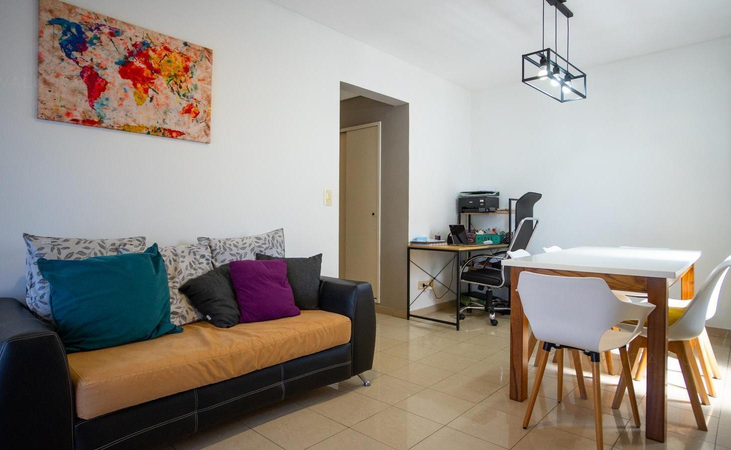 Venta departamento 3 ambientes con balcón y cochera en Morón Sur.