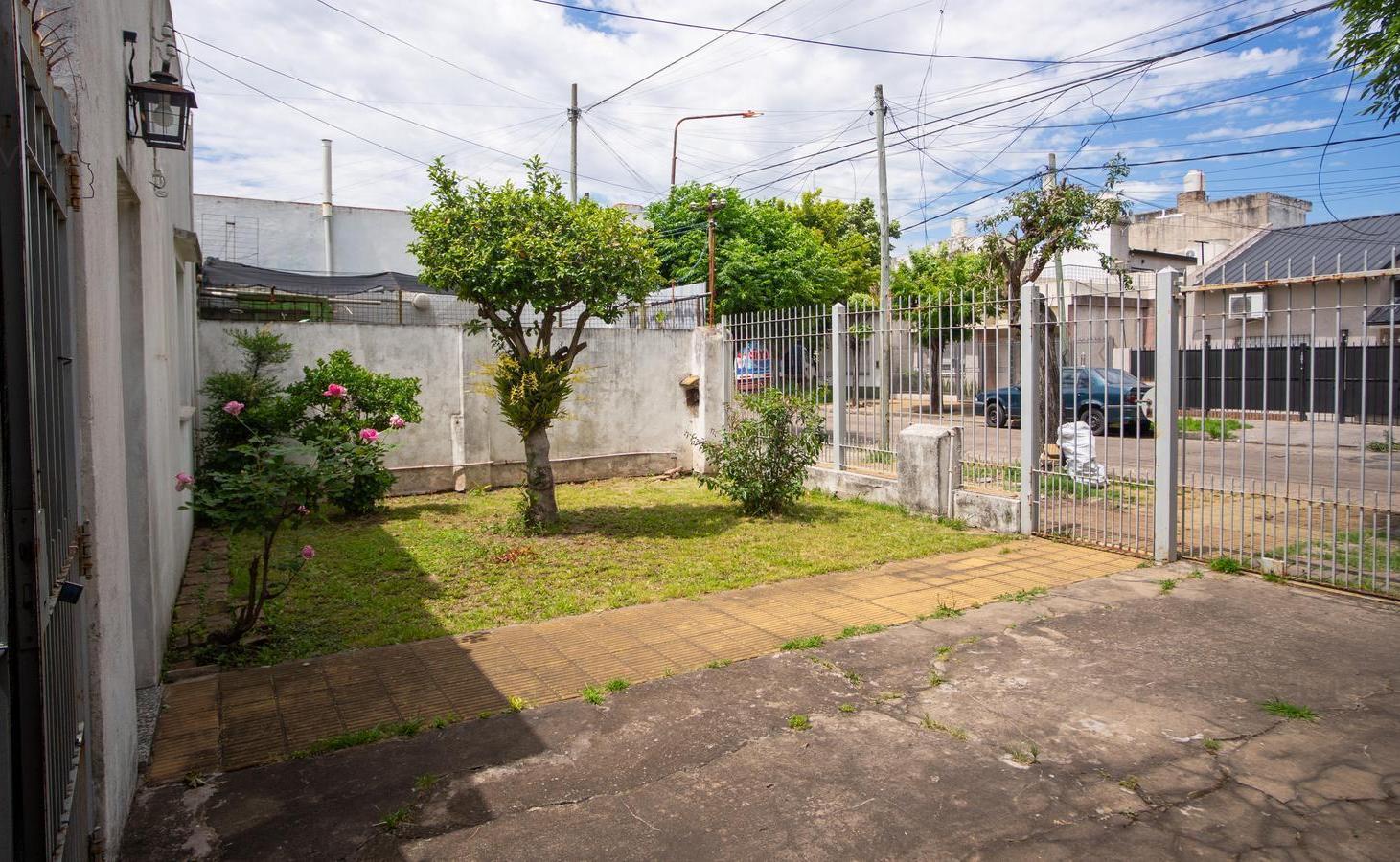 Venta Casa 3 Ambientes a Reciclar - Haedo Sur