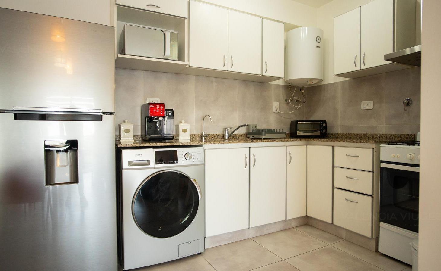 Venta departamento 2 ambientes con balcón y cochera en Morón Sur.