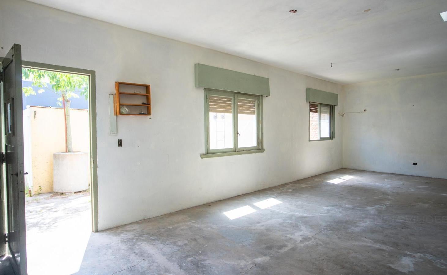 Foto de Venta casa 3 ambientes con local y deposito en San Justo., imagen 2