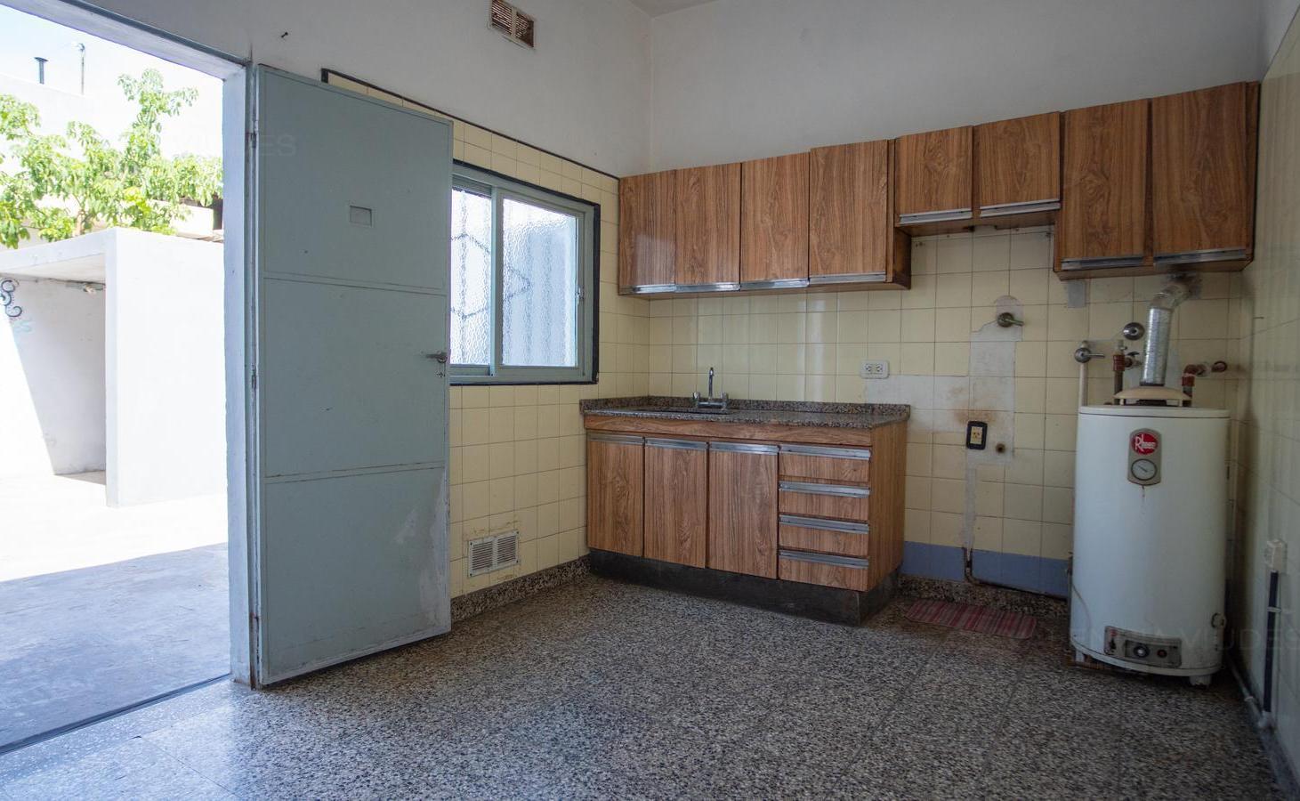 Foto de Venta casa 3 ambientes con local y deposito en San Justo., imagen 5