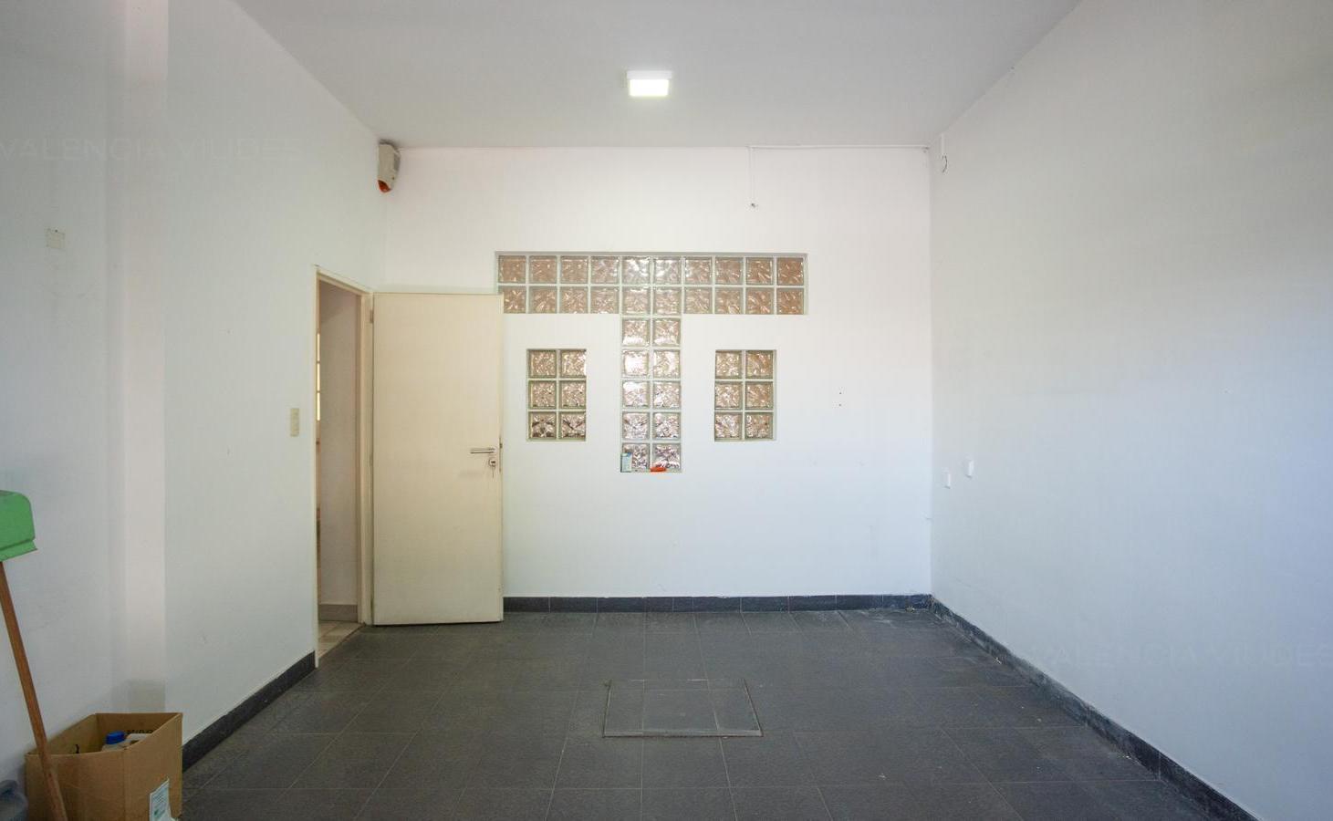 Venta Casa 5 ambientes con amplio parque y piscina en Palomar.