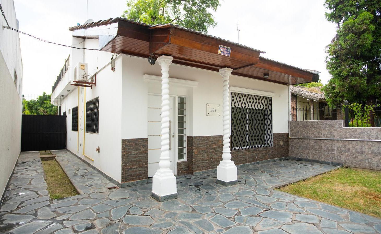 Venta casa 4 ambientes con patio y terraza en Merlo.