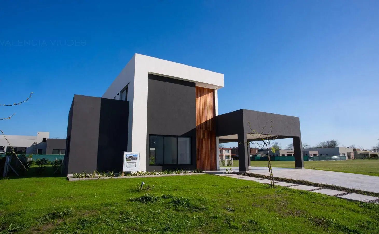 Venta de Casa 5 ambientes a Estrenar con piscina en Prados del Oeste, Moreno 3