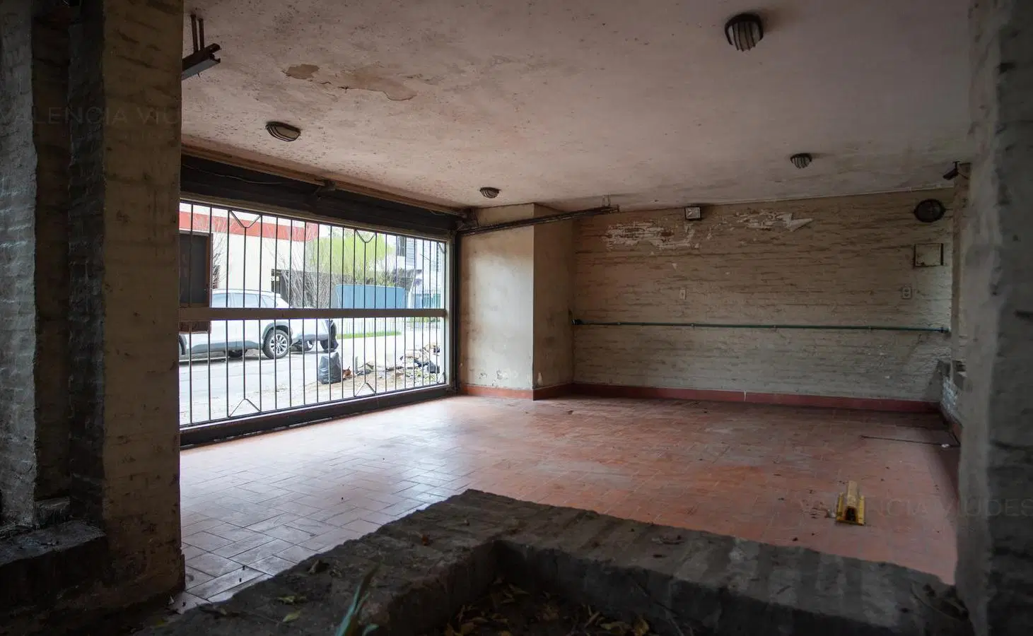 Venta de casa 6 ambientes con amplio jardín y piscina en Ramos Mejía. 4
