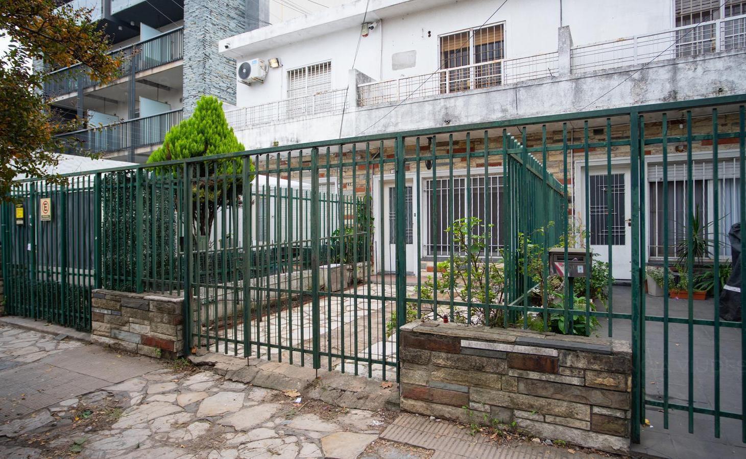 Duplex de 3 Amb en Haedo Sur con cochera y patio.