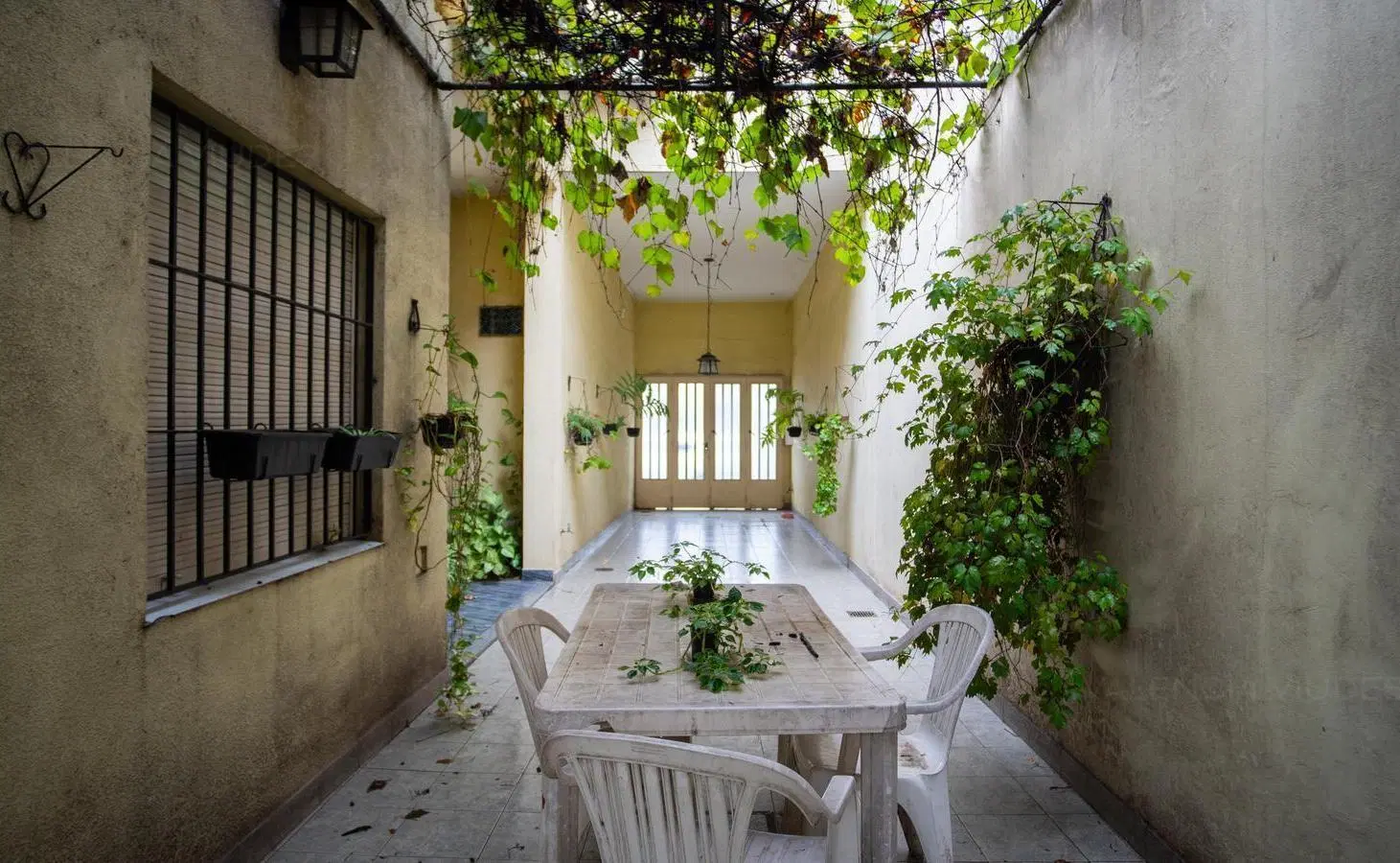 Venta Casa 4 ambientes con jardín en el centro de San Justo. 5