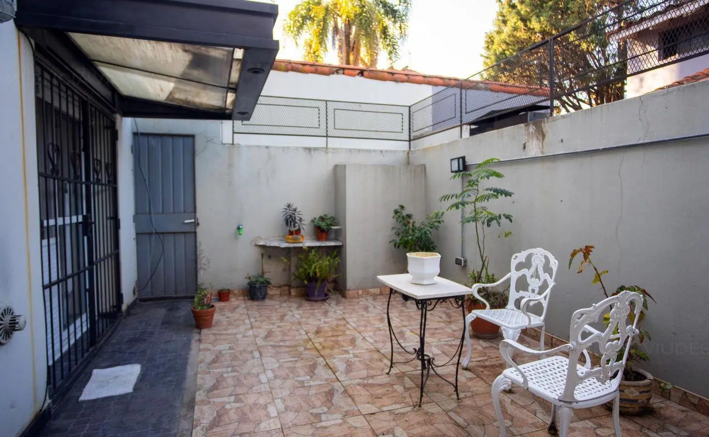 PH en Planta baja en Haedo Norte de 3 ambientes con patio totalmente reciclado a nuevo. 4