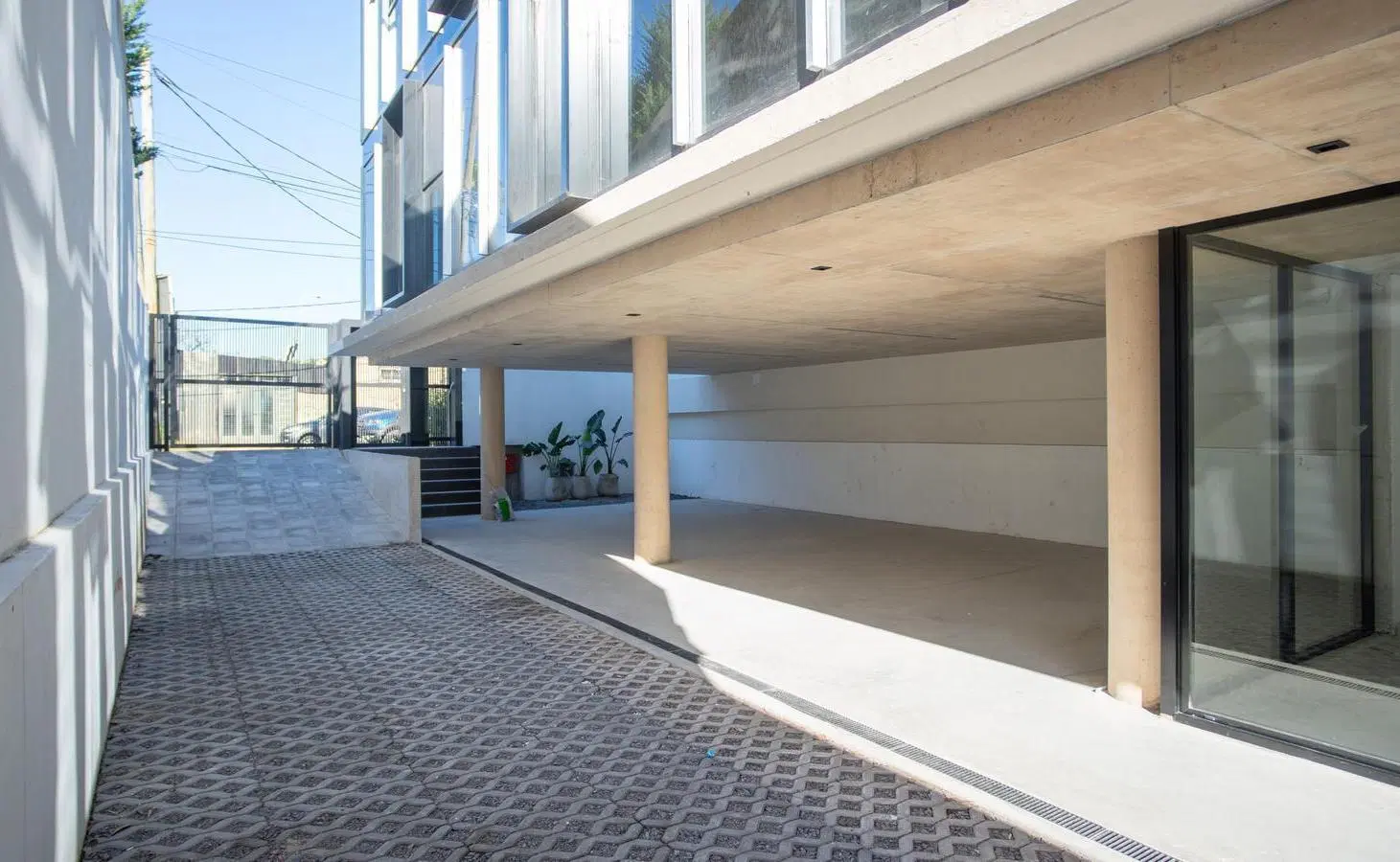 Edificio Comercial en  Parque Leloir 2