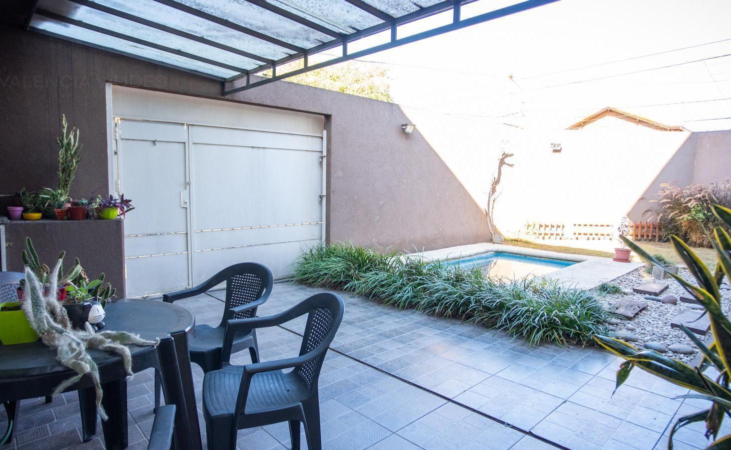 Venta Casa 6 ambientes con patio en Haedo.