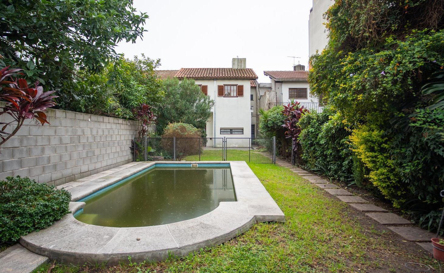 Venta Casa 5 ambientes con gran lote en Haedo Norte.