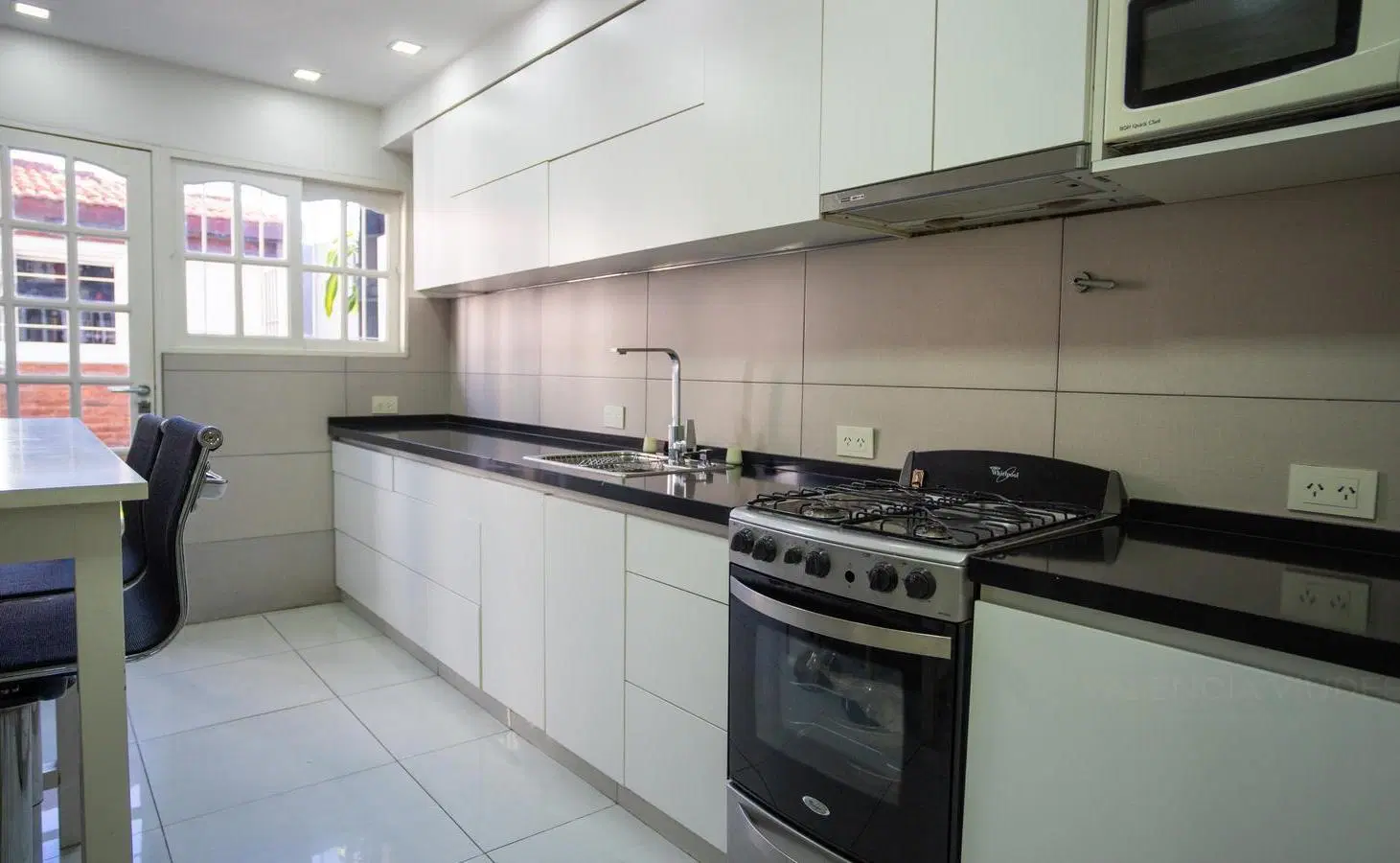 Venta dúplex 3 ambientes con patio, parrilla y cochera en El Palomar. 3