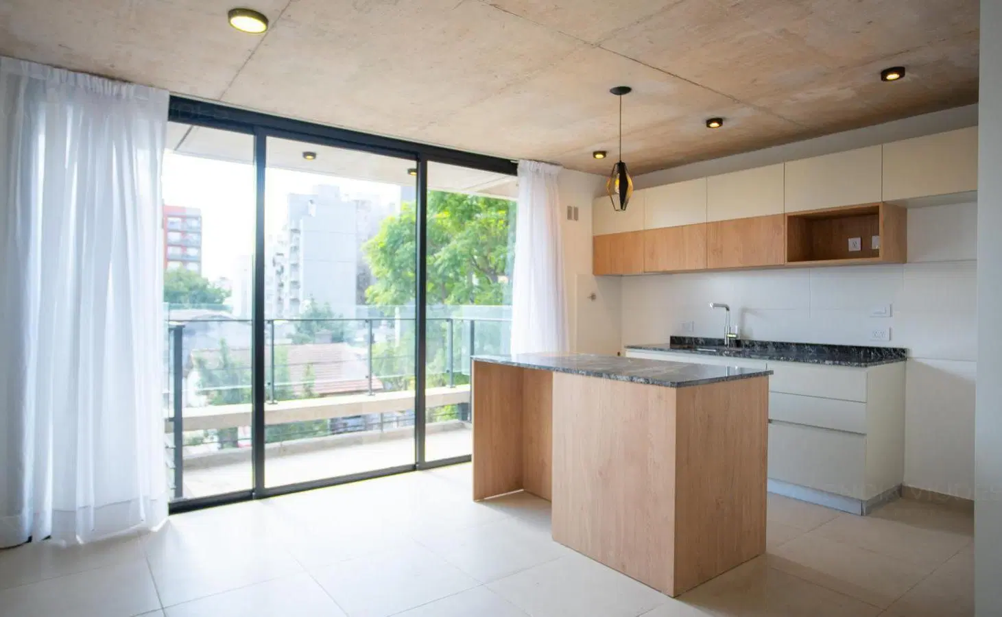 Venta semipiso 2 ambientes a estrenar con cochera en Moron. 4