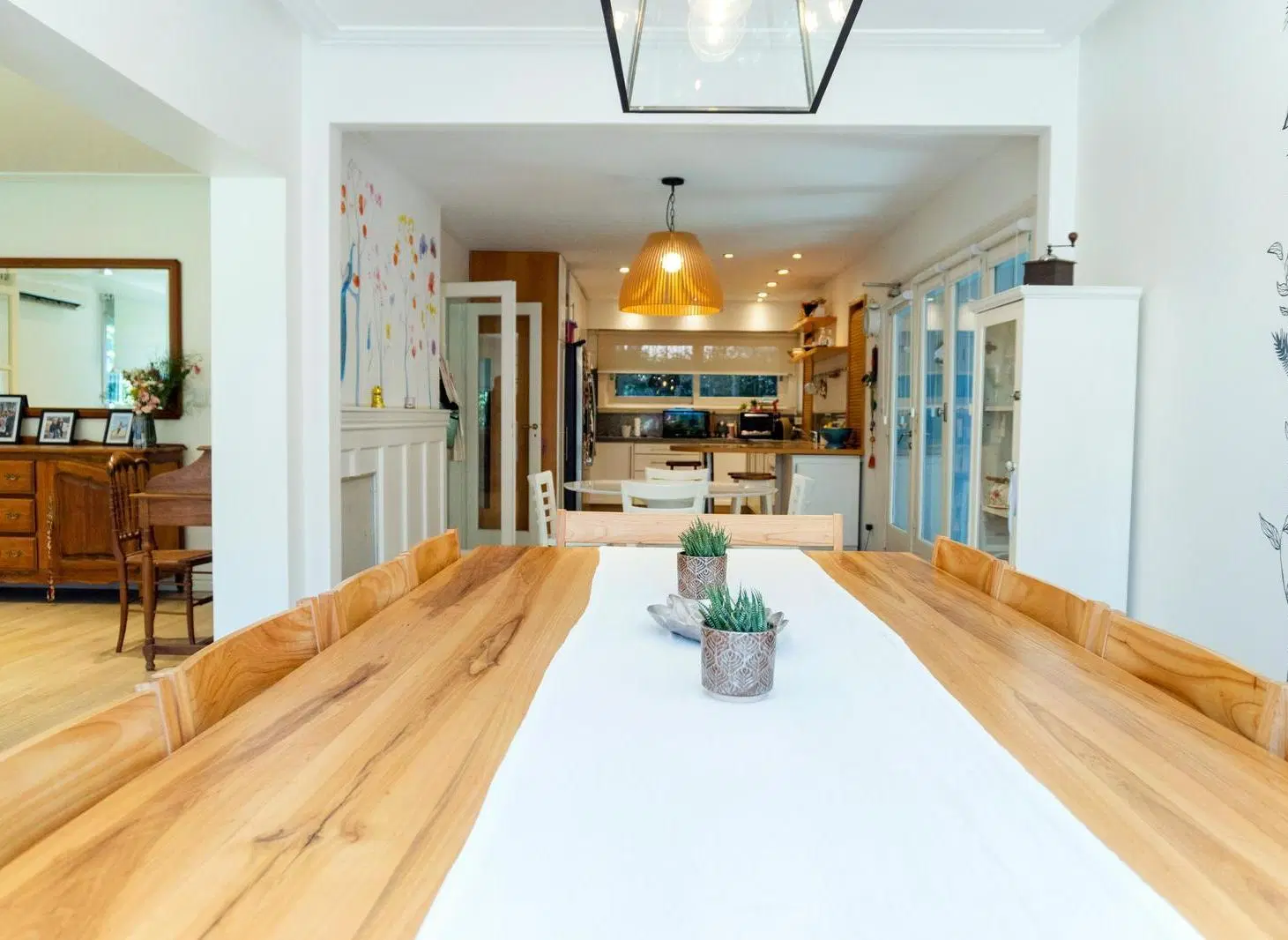 Venta de Casa 8 Ambientes en Hurlingham con piscina y quincho 4