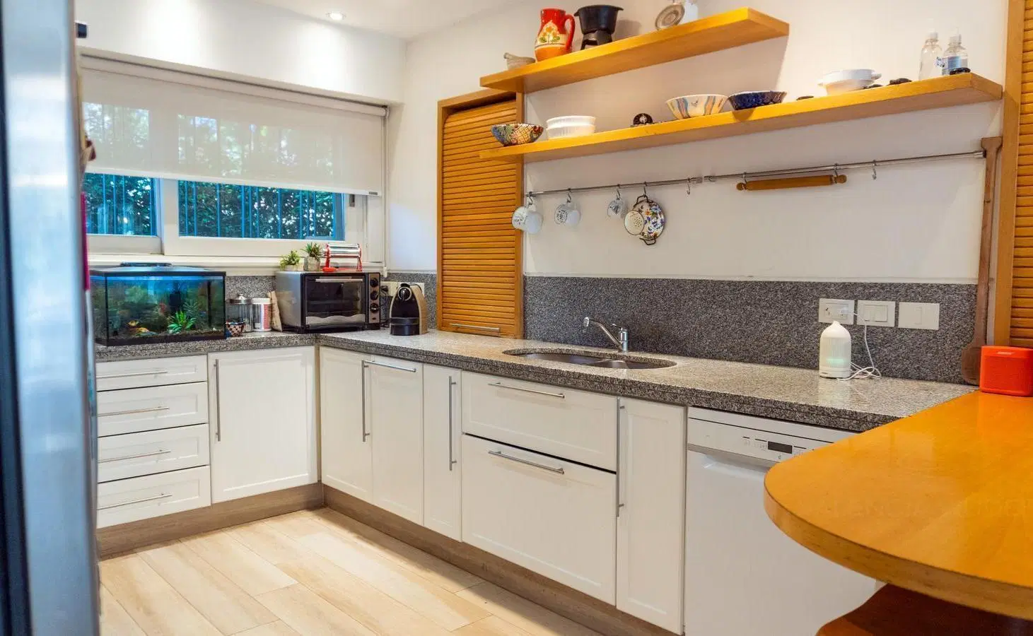 Venta de Casa 8 Ambientes en Hurlingham con piscina y quincho 5