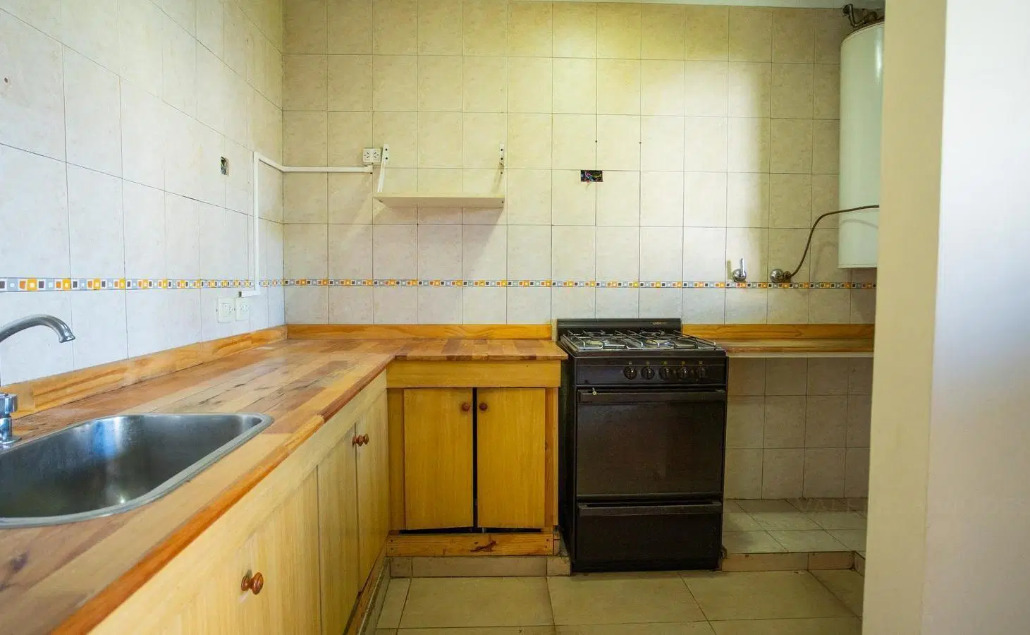 Venta casa 5 ambientes con parque y garaje en Castelar. 5