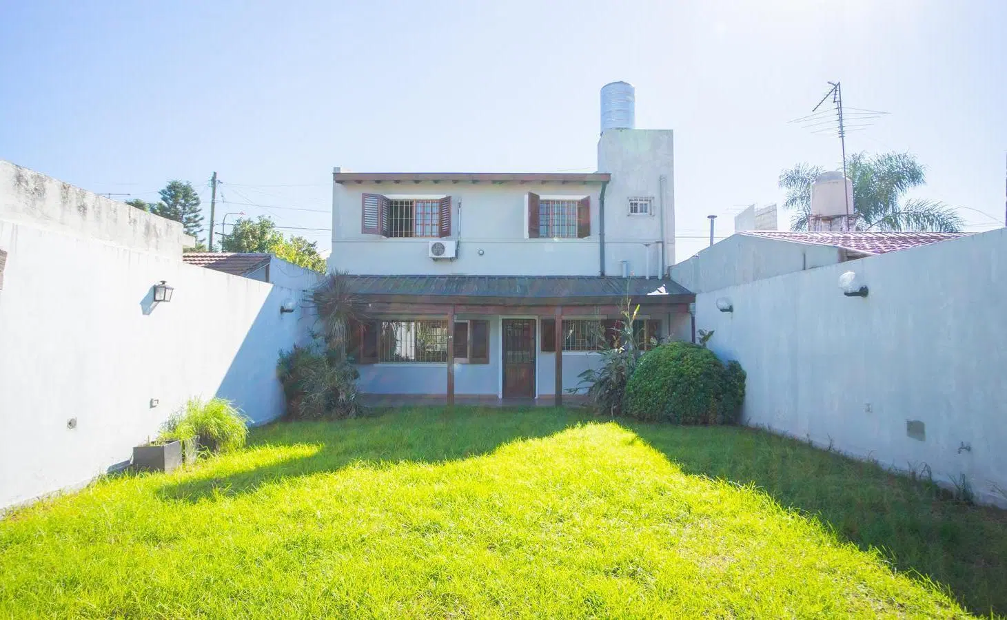 Venta casa 5 ambientes con parque y garaje en Castelar. 4