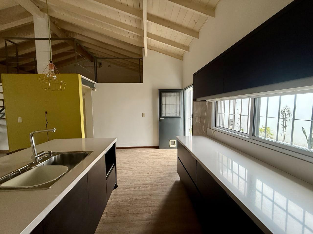 Foto de Alquiler casa 3 ambiente con jardín y parrilla en Haedo., imagen 5