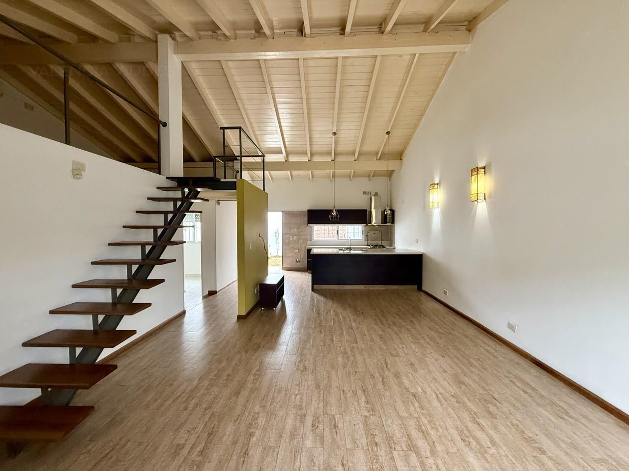 Foto de Alquiler casa 3 ambiente con jardín y parrilla en Haedo., imagen 4
